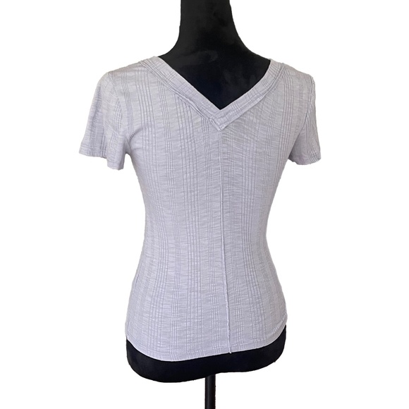 🍀3 for 35- Urban Outfitters Cotton & Modal V-Neck T-Shirt - Picture 3 of 3